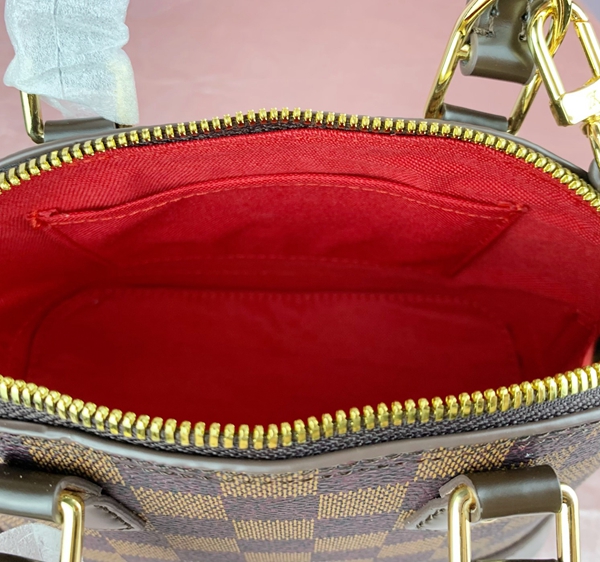 ルイヴィトンバッグ着用イメージ